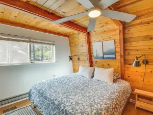 Charming Pinecrest Cabin w/ Private Deck