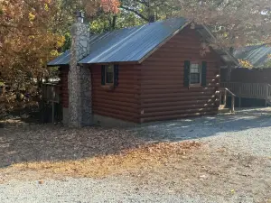 Autumn Leaves ROMANTIC Log Cabin in the woods. Hot Tub & Wood Burning Fire Place