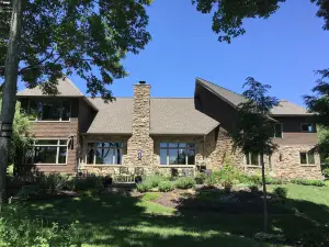 "The GrandView" Wineries, Lake & Spire