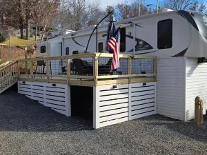 Badin Shores Resort Rental - Sleeps 6 - Fun Lake Vacation - Super Cute!!