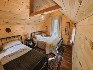 Cozy Waterfront Lake Cabin - New Listing - Adirondacks - Long Lost Lodge