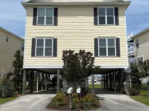 3BR/3BA Updated Townhome on the Marina — 3 decks and great sunsets!