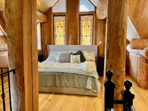 Wyboo Lakefront Premier: Log Cabin on the Water!