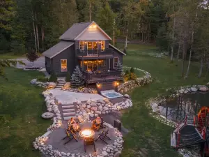 Luxury Adirondack 14ft Water Wheel Cabin with Lake Access & HOT TUB <NEW>
