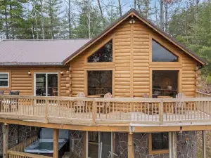 Amazing Grace Cabin at Red River Gorge! Million dollar views! Sleeps 12! Hot tub