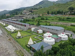 IYI LUXURY INN