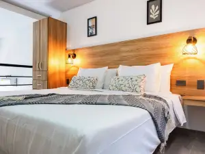 Central Suites by H&R