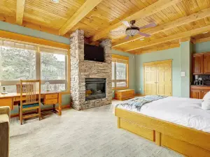 Secluded and Spacious Mountain Getaway