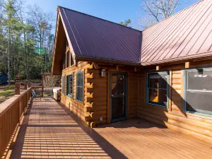 Hot Tub & WiFi - Large Family Cabin - Mill Creek Point - Red River Gorge, Kentucky!