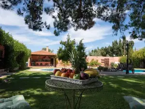 에비아의 Villa Christina