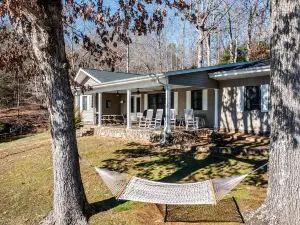 Lake Hickory Cottage