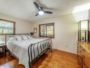 Spacious Cabin Retreat with Hot Tub, Deck, Resort Amenities in Terra Alta, WV