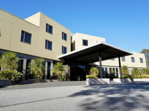 Golden Pebble Hotel