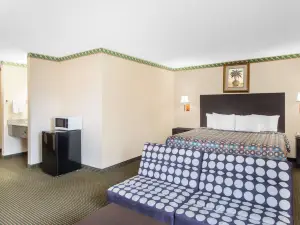 เดย์สอินน์ บายวินด์แฮม ซัลลิแวน