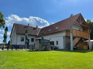 U rybníka Smrčná