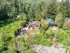 Riverfront Paradise w/ Hot Tub--Little River House