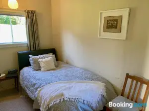 Messenger Magic - Classic 5Br Kiwi Bach