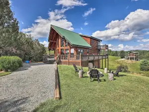 Piney Creek Mountain-View Cabin w/ Wraparound Deck