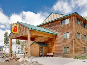 Super 8 by Wyndham Cooke City Yellowstone Park Area