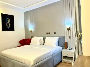 Mace Hotel and Apartments