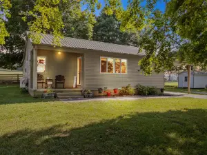 Cozy Farmhouse near Mammoth Cave on 45+ acre animal farm