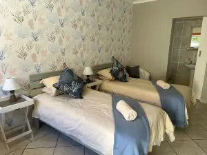 Room in Apartment - Cozy Crner, Home Away from Home, Near Pristine Beaches Num01