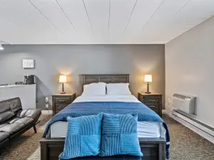 Private Porch and Full Kitchen Amenities - Inviting Spacious Oasis