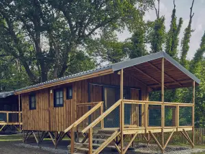 Le Jardin Saint Germain Lodges and Events