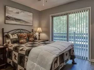 Newly Renovated 5 Star Condo Pool Gorgeous View