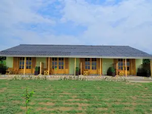 Acacia Wilderness Mweya