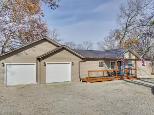 Table Rock Lake Home - Fire Pit and Lake Views!