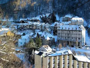 2 Rooms for 4 People