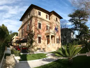 Unahotels Villa dei Platani Foligno
