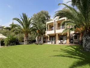 Escape to Paradise: Experience Luxury and Serenity at Villa Elina in Sithonia!