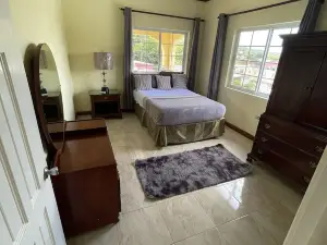 2-Bed Apartment Drax Hall Ocho Rios AC and Wifi