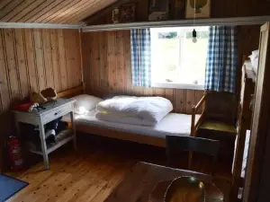 Hytte Anno 1721 Uten Internett, strøm, Vann - Men Med rødmalt Utedo