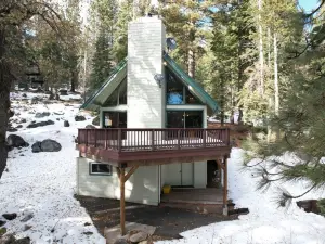 Spacious Cabin Sleeps up to 12! - Sky High #86 by Bear Valley Vacation Rentals