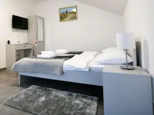 Filipovic Rent a Car & Apartments