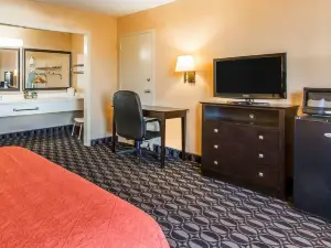 Quality Inn Ada near University