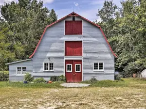 Terre Haute Manor Farmhouse w/ Gardens & Deck!