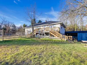 Peaceful Necedah Retreat 3 Mi to Lakes!