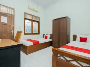 RedDoorz Syariah at Jalan Sunan Giri Tuban