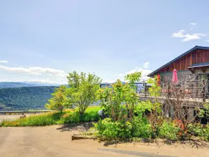 Modern Underwood Home w/ Deck & Mt Hood Views