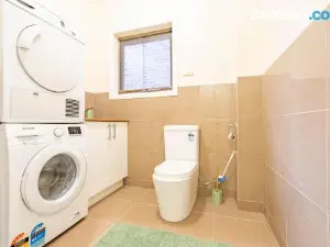 Hidden Gem - 3 bedroom townhouse in Heidelberg West