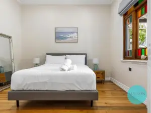 Charming Merewether Cottage
