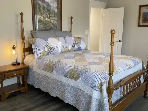 Remodeled country home w/firepit, super close to great hiking trails