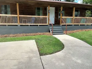 City cabin,  2-bedroom house with 2 full beds, custom shower, in Lincolnton.