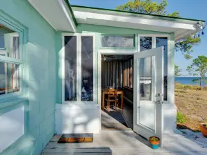 Relax & Refresh: Waterfront Cottage in Panacea