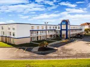 Travelodge by Wyndham Fort Wayne North