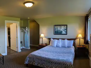 The Meadowlark Inn